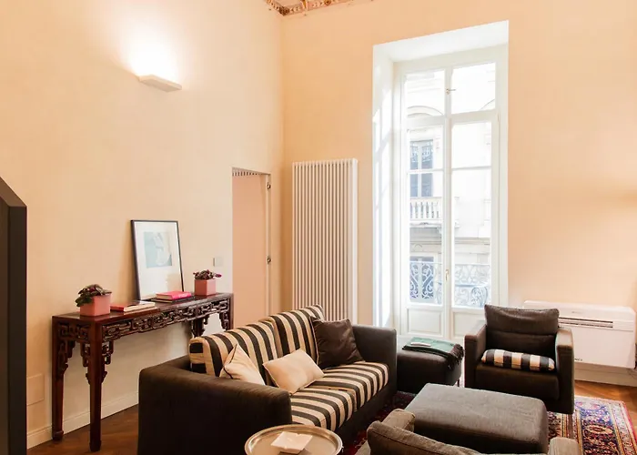 Elegant Historic Apartment In The Heart Of Turin